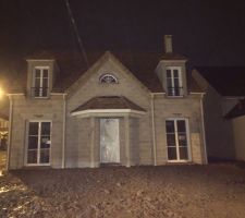 Raccordement terminé avec un petit coup de propre sur le terrassement.
Bientôt le ravalement... on va bien en voir le bout de ces travaux ?