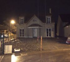 Raccordement terminé avec un petit coup de propre sur le terrassement.
Bientôt le ravalement... on va bien en voir le bout de ces travaux ?