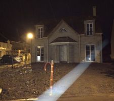Raccordement terminé avec un petit coup de propre sur le terrassement.

Bientôt le ravalement... on va bien en voir le bout de ces travaux ?