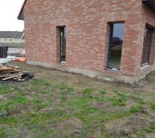 Nettoyage du tour de la maison