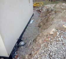 Côté VRD de la maison, tranchées à venir.