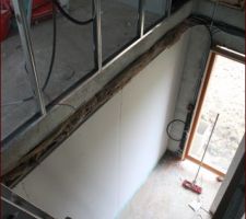 Placage cote escalier partie garage faite et ossature en cours pour l'étage en placostyle