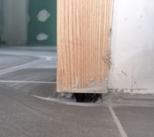 Carrelage posé un centimètre trop bas.