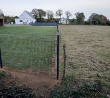 Alignement clôture, pas mal pour un débutant (aidé par un jobbeur)