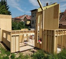 Montage de l'ossature, murs du fond