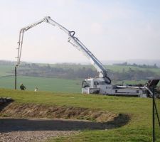 Début du coulage des fondations