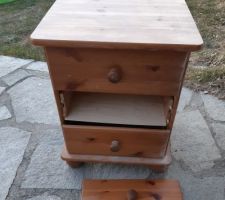 Table de chevet pour notre fille. AVANT