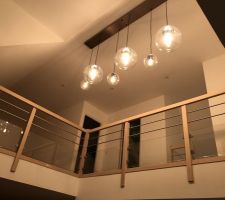 Séjour cathédrale luminaire (je dois redescendre les lampes pbls de câble) une merde à monter