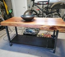 Réalisation des pieds pour meubles de salle de bain.
Reste à vernir mise en place et fabrication étagère