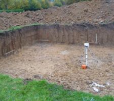 La cave se creuse