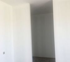 Plafond peint 
1 couche de blanc