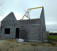 Décembre 2018. Etage terminé, début de la charpente !