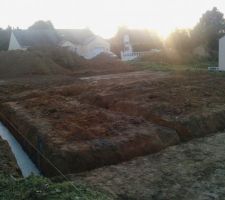 Fouilles vues &agrave; l'avant de la future maison