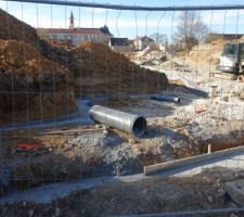 24/02/2019 Les fondations du local poubelle sont coul&eacute;es