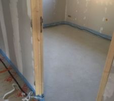 Pose de l'isolant tms au sol et chape liquide