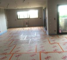 Pose de l'isolant tms au sol et chape liquide