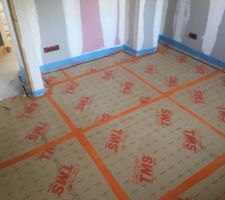 Pose de l'isolant tms au sol et chape liquide