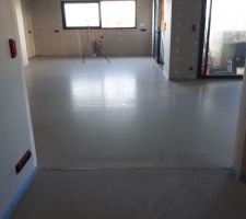 Pose de l'isolant tms au sol et chape liquide