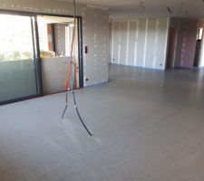 Pose de l'isolant tms au sol et chape liquide