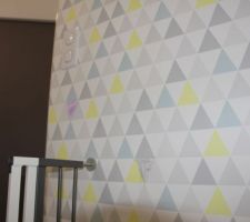 Des petits lutins ont pris la tapisserie pour un coloriage