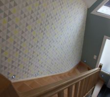 Vue descente escalier avec spots bleu