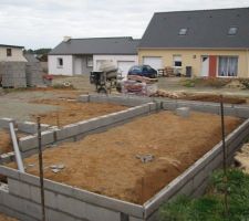 Vues de l'angle arrière gauche du garage et maison