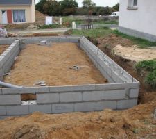 GARAGE VU DE L ARRIERE DE LA MAISON