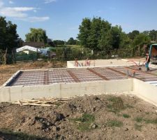 Pose de l'isolant sous la dalle portée, épaisseur de 26cm pour un R=6,25m2.K/W