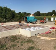 Pose de l'isolant sous la dalle portée, épaisseur de 26cm pour un R=6,25m2.K/W