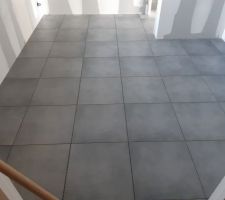 Carrelage dans cellier. Reste joints à faire. Fin carrelage prévu vendredi