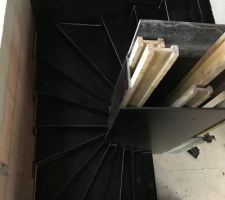 Coffrage de l'escalier 2/4 tournant en crémaillère