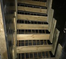 Coffrage de l'escalier 2/4 tournant en crémaillère