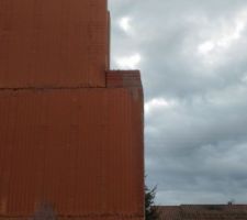 Emplacement (un peu petit quand même !!) pour poser le linteaux d'une baie vitrée