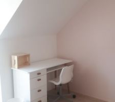 Chambre cotée rue 2eme étage, peinture terminée