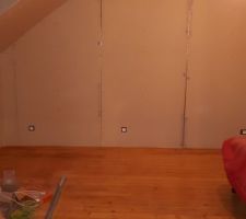 Chambre coté rue 2eme étage, il va falloir faire les joints maintenant