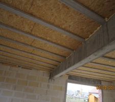 Le plafond : sous face bois des entrevous polystir&egrave;ne