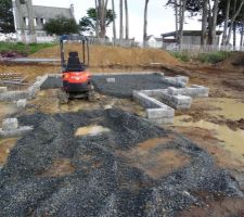 Fondation et 2 premiers ranger de parpaing plein