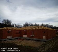 Bonjour tout le monde
Notre maison avance super vite c'est génial. 
La pose de la charpente est en cours ils doivent nous mettre l. Écran sous toiture cette semaine ???
Nous sommes également allés à la maison du carrelage hier pour faire notre choix c'est vraiment un super moment. Les choses avancent nous avons hate d'être dans notre chez nous ?
A bientot pour de nouvelles photos 
Alexia et Nicolas