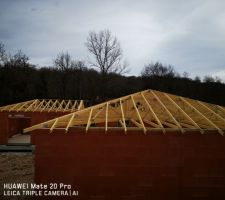 Bonjour tout le monde
Notre maison avance super vite c'est génial. 
La pose de la charpente est en cours ils doivent nous mettre l. Écran sous toiture cette semaine ???
Nous sommes également allés à la maison du carrelage hier pour faire notre choix c'est vraiment un super moment. Les choses avancent nous avons hate d'être dans notre chez nous ?
A bientot pour de nouvelles photos 
Alexia et Nicolas