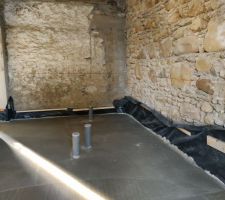 Dalle coulée dans l'entrée
