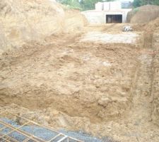 Nous avons du surélever notre maison , puis celle de mon beau-frère, étant donné que le terrasement à mal été fait pour la 1ère maison.donc pour ne pas avoir d'eau, nos maisons sont plus hautes