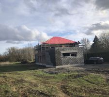 Place aux travaux de couverture (en espérant qu'il ne pleuve pas trop ...)