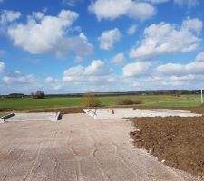 Fin de maçonnerie du muret périphérique et remise en place des terres