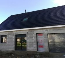 Enfin la pose des fentres ,portes cela donne un bel aperçu de notre jolie maison
