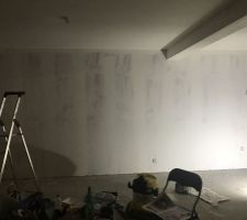 Mur salle à manger enduit (première couche)