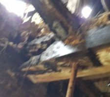 Partie de la maison (30 m2) exposee sans toiture