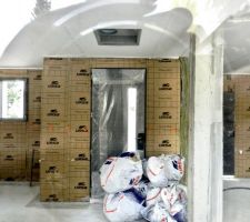 Le plafond avance