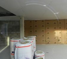 Le plafond avance