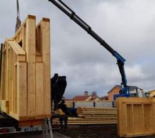 Arrivée des murs sur le chantier