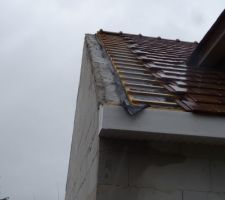 Rampants toujours ouverts 4 semaines apr&egrave;s alors que le placo et l'isolation de la maison sont mis.